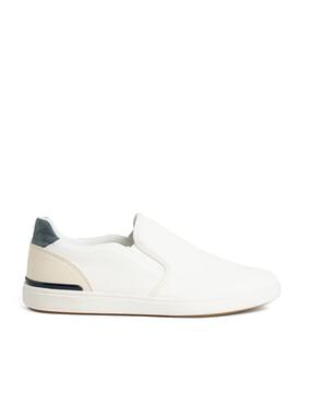 round-toe slip-on shoes