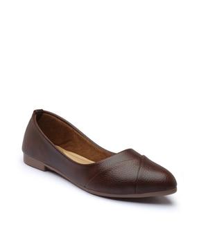 round-toe slip-on shoes