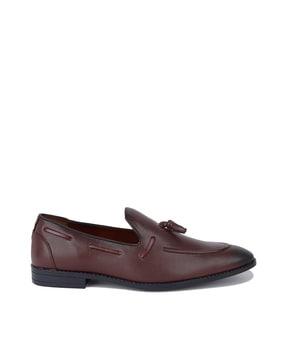 round-toe slip-on shoes