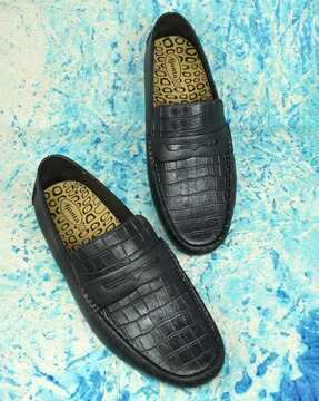 round-toe slip-on shoes