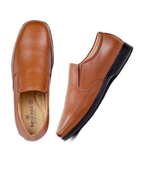 round-toe slip-on shoes