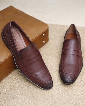 round-toe slip-on shoes