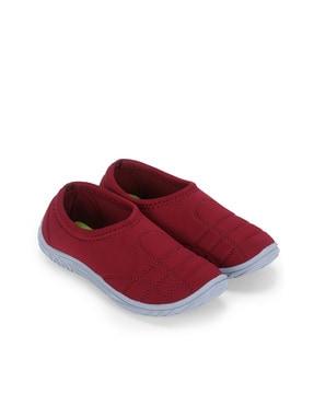 round-toe slip-on walking shoes