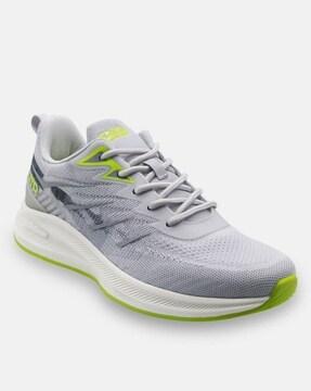 round-toe sports shoes with lace fastening