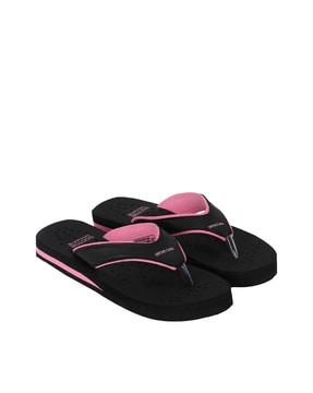 round-toe t-strap flip-flops