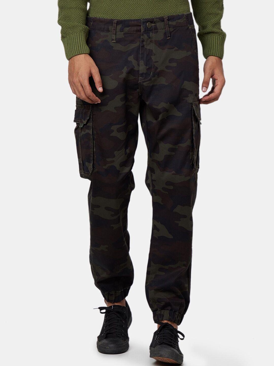 royal enfield men brown camouflage printed cotton cargos trousers