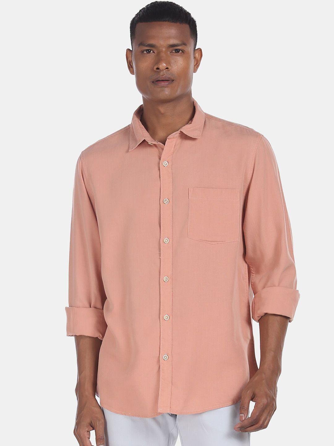 ruggers men peach-coloured regular fit solid casual shirt