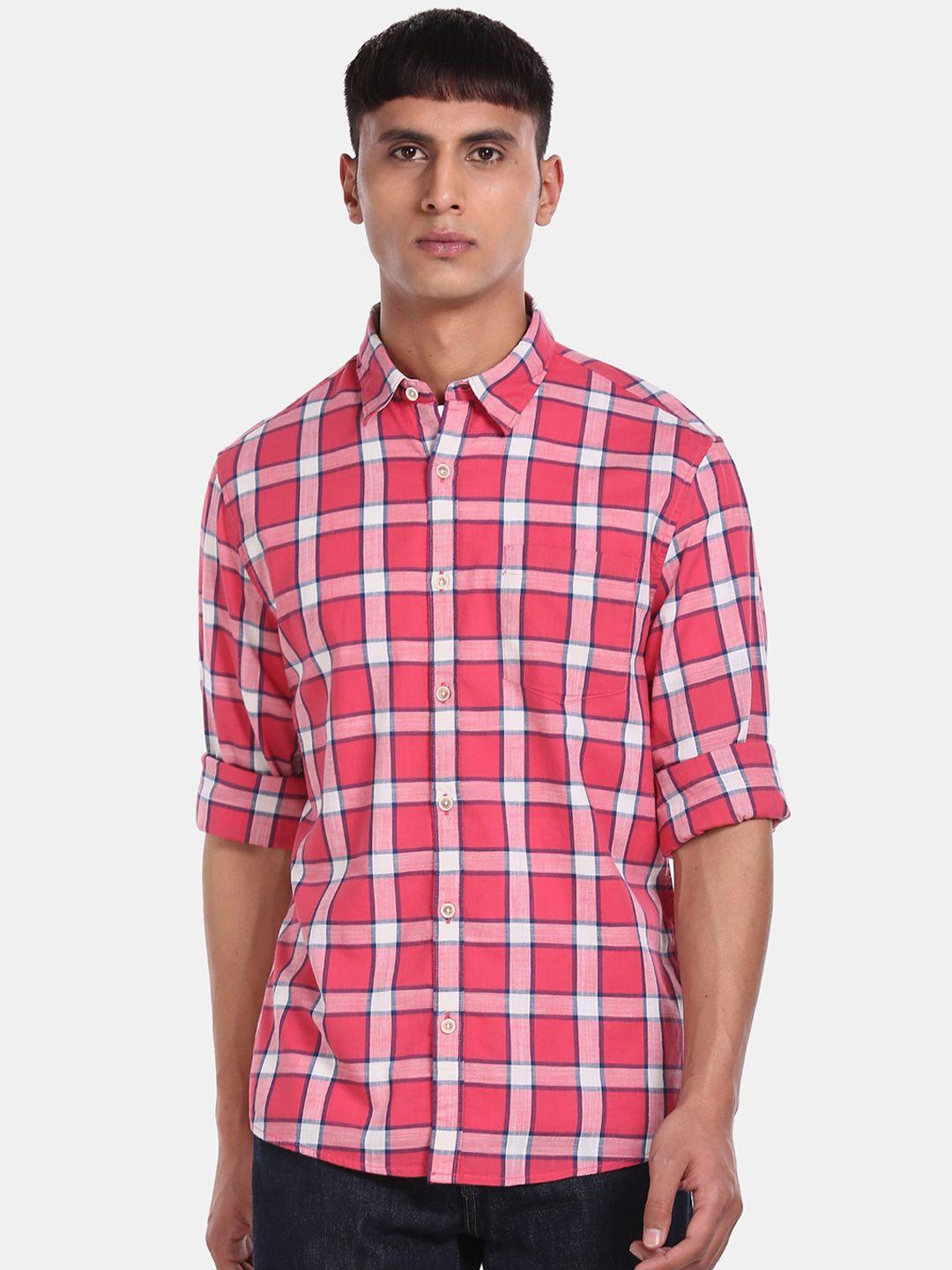 ruggers men pink & white regular fit checked cotton casual shirt