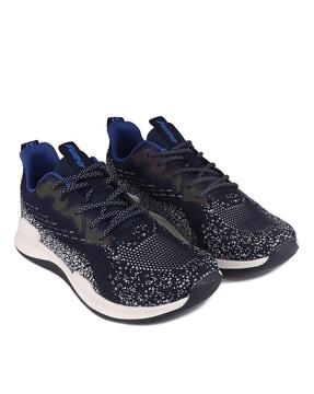 running shoes with lace fastening