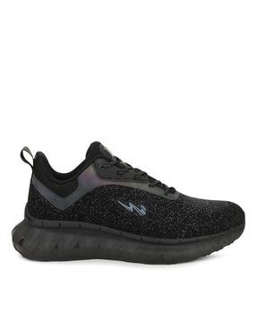 running sports shoes with lace fastening