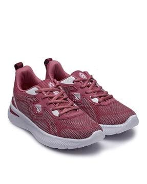 running sports shoes with lace fastening