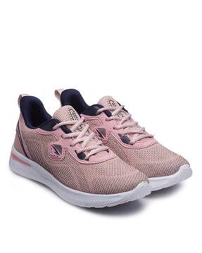 running sports shoes with lace fastening