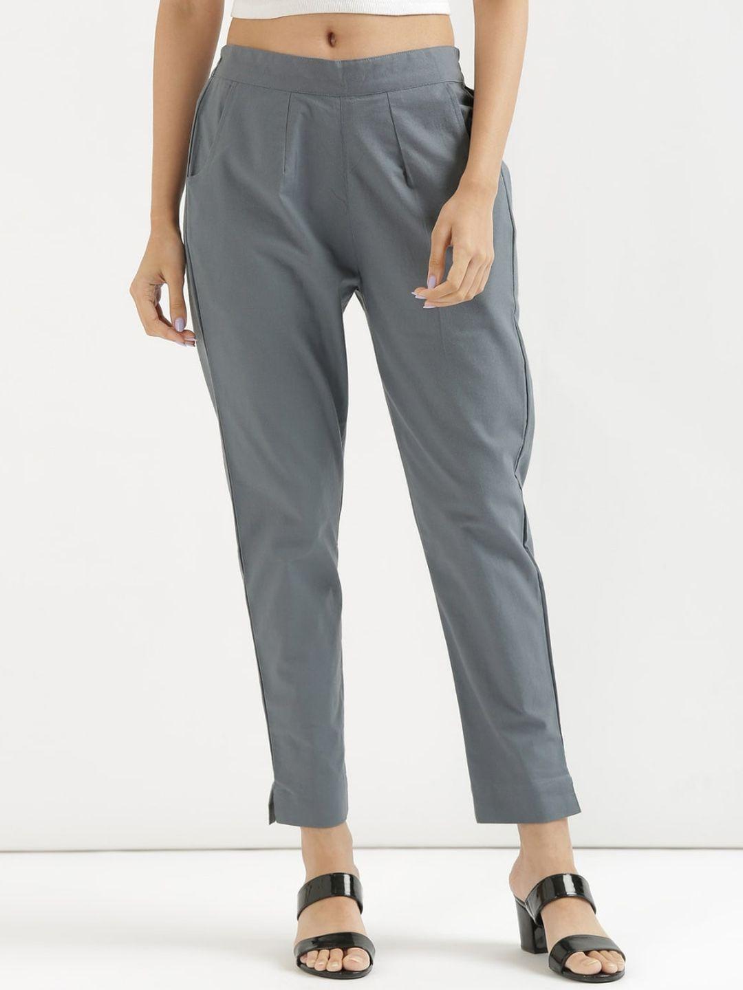 saadaa women mid-rise cropped cotton peg trousers