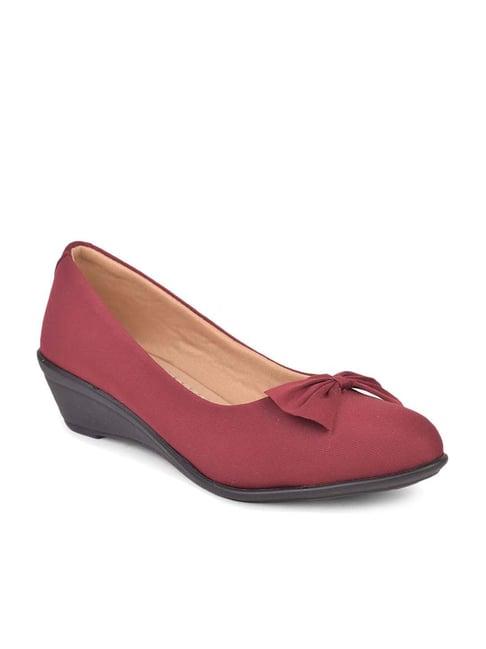 salario women's maroon wedge pumps