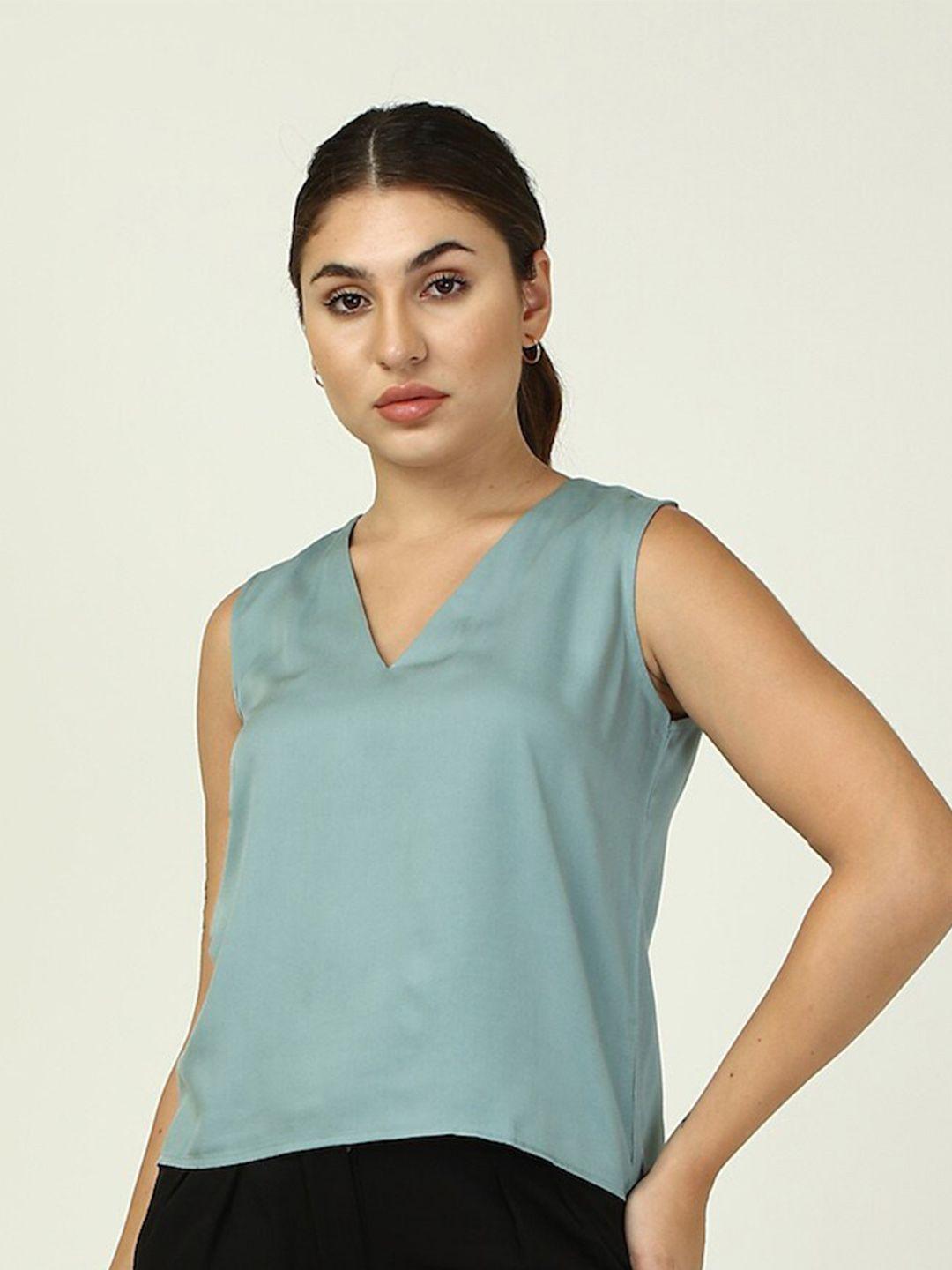 saltpetre v-neck sleeveless top with trousers