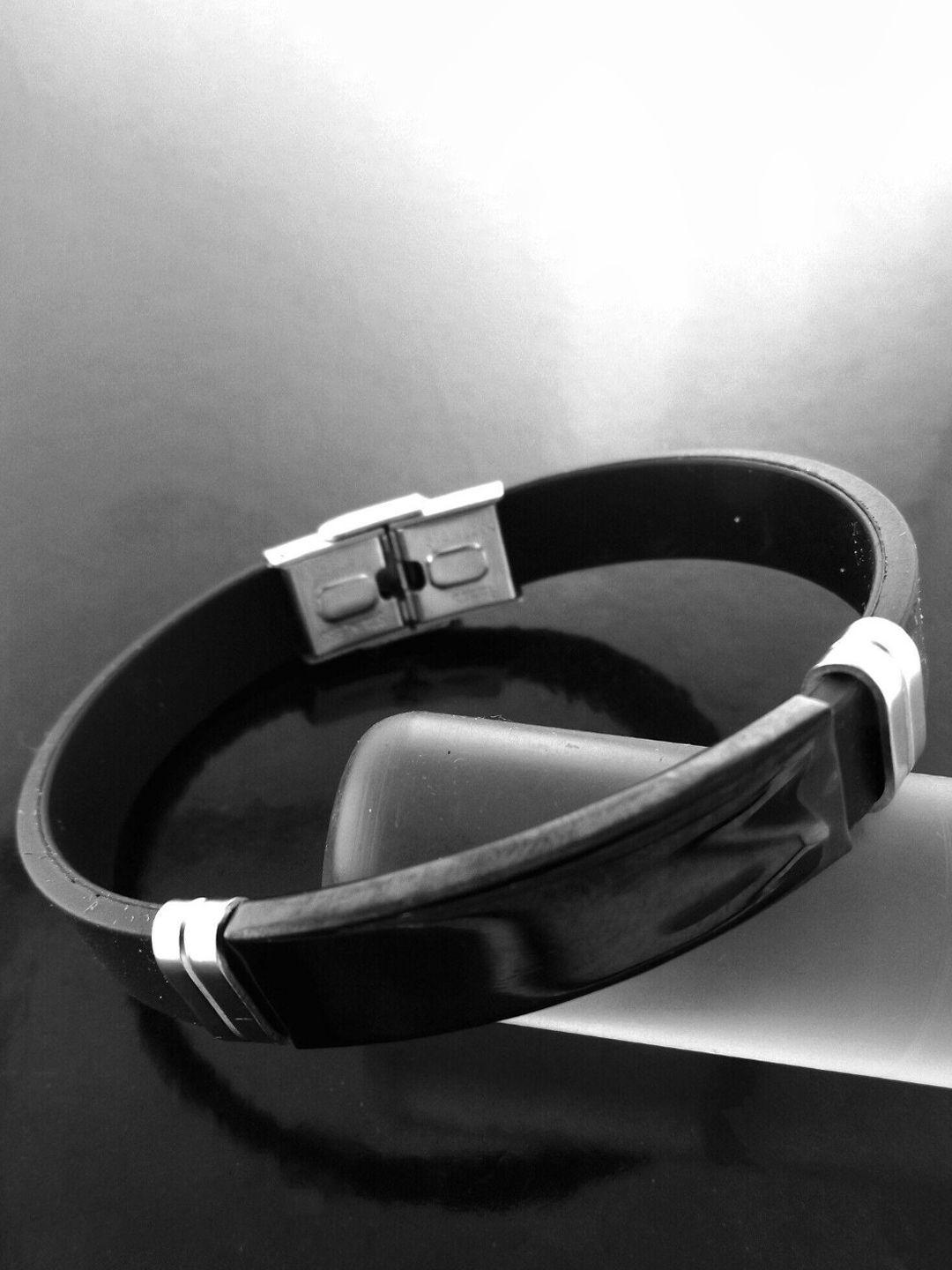 salty men black & silver-toned leather kada bracelet