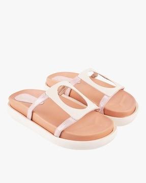 sandals with cut-out accent