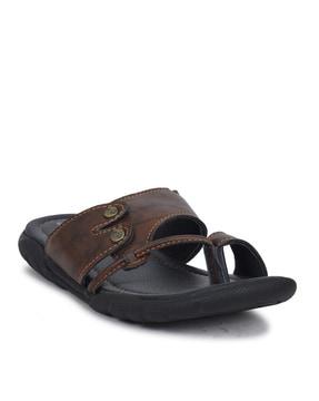 sandals with slip-on toe-round