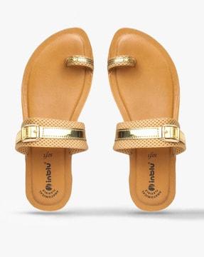 sandals with toe-ring