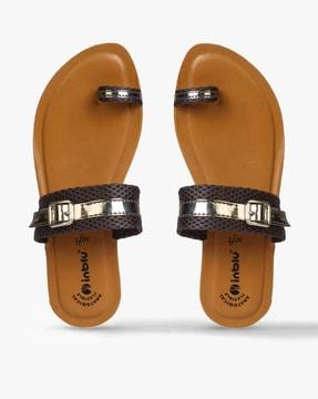 sandals with toe-ring