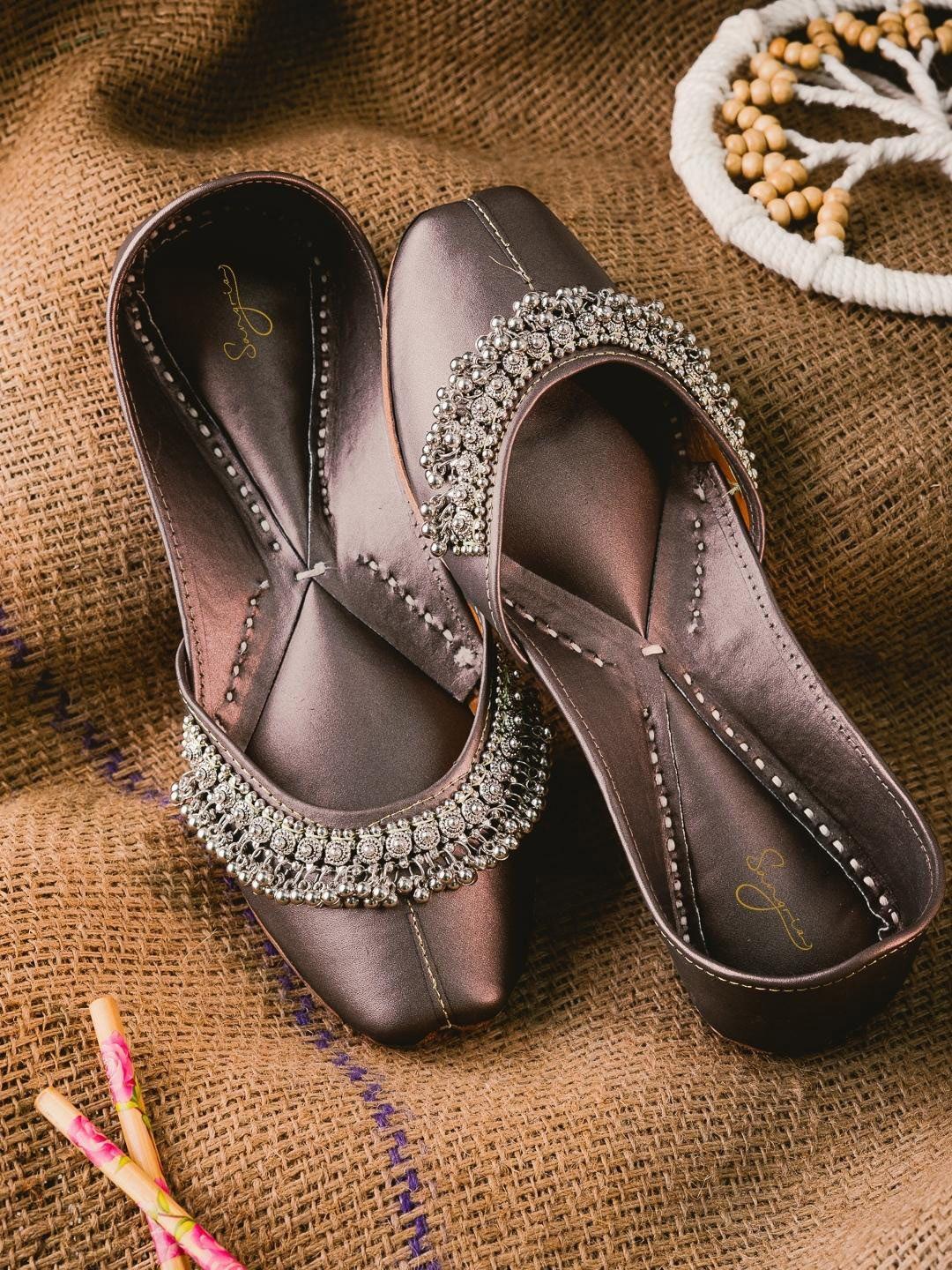 sangria metallic-toned embellished leather mojaris