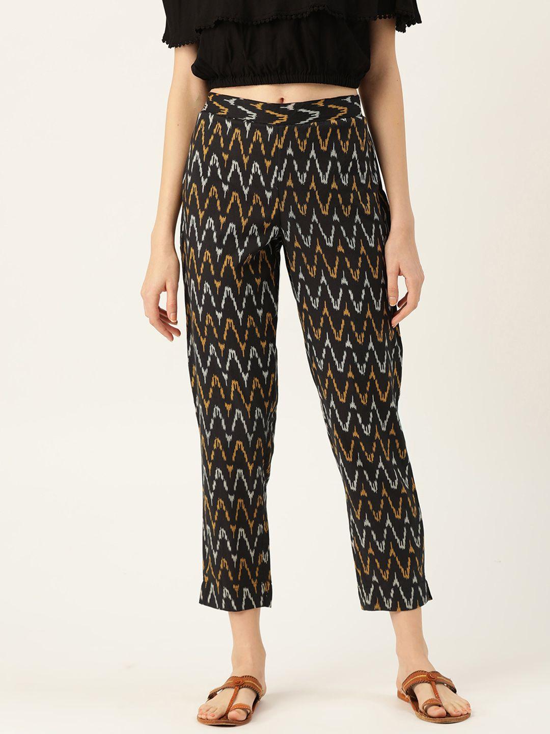 sangria women black & white regular fit printed cropped trousers