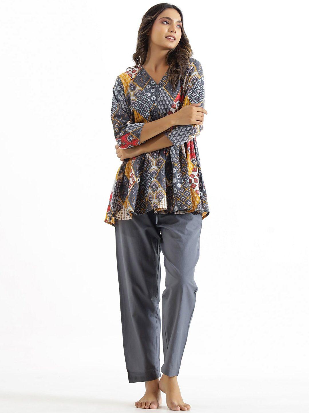 sanskrutihomes women grey & red printed night suit