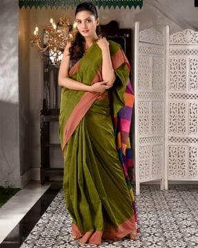 saree with contrast border & tassels