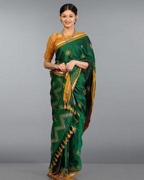 saree with contrast border & tassels