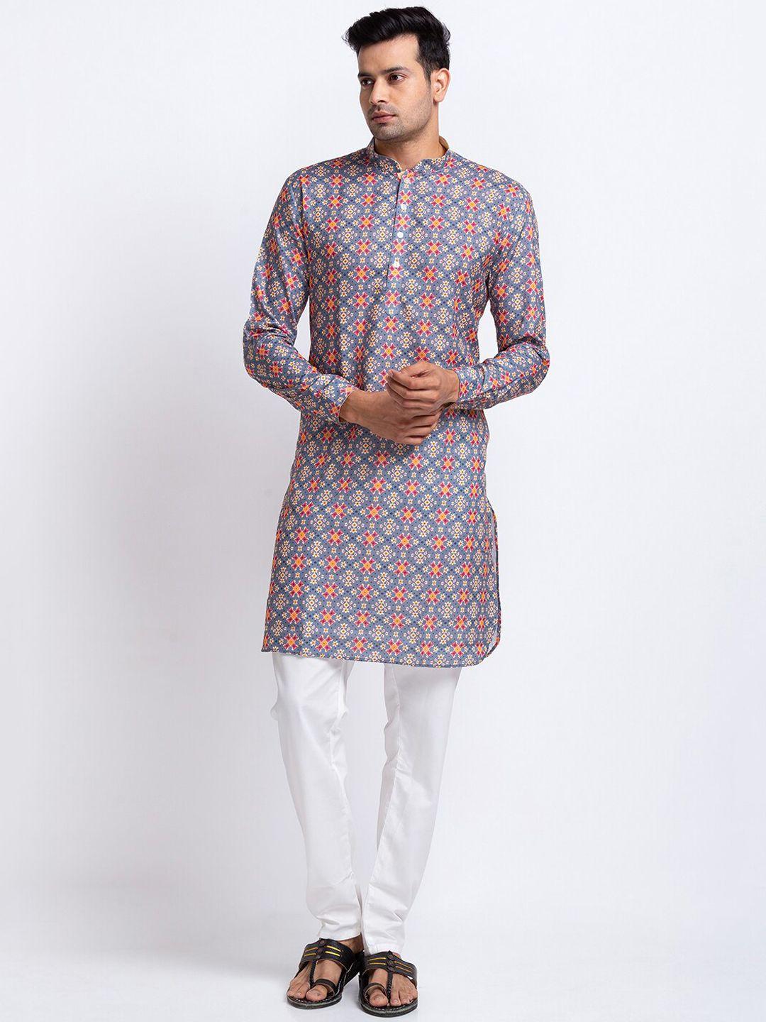 sarvamohan men grey ethnic motifs printed kurta with churidar