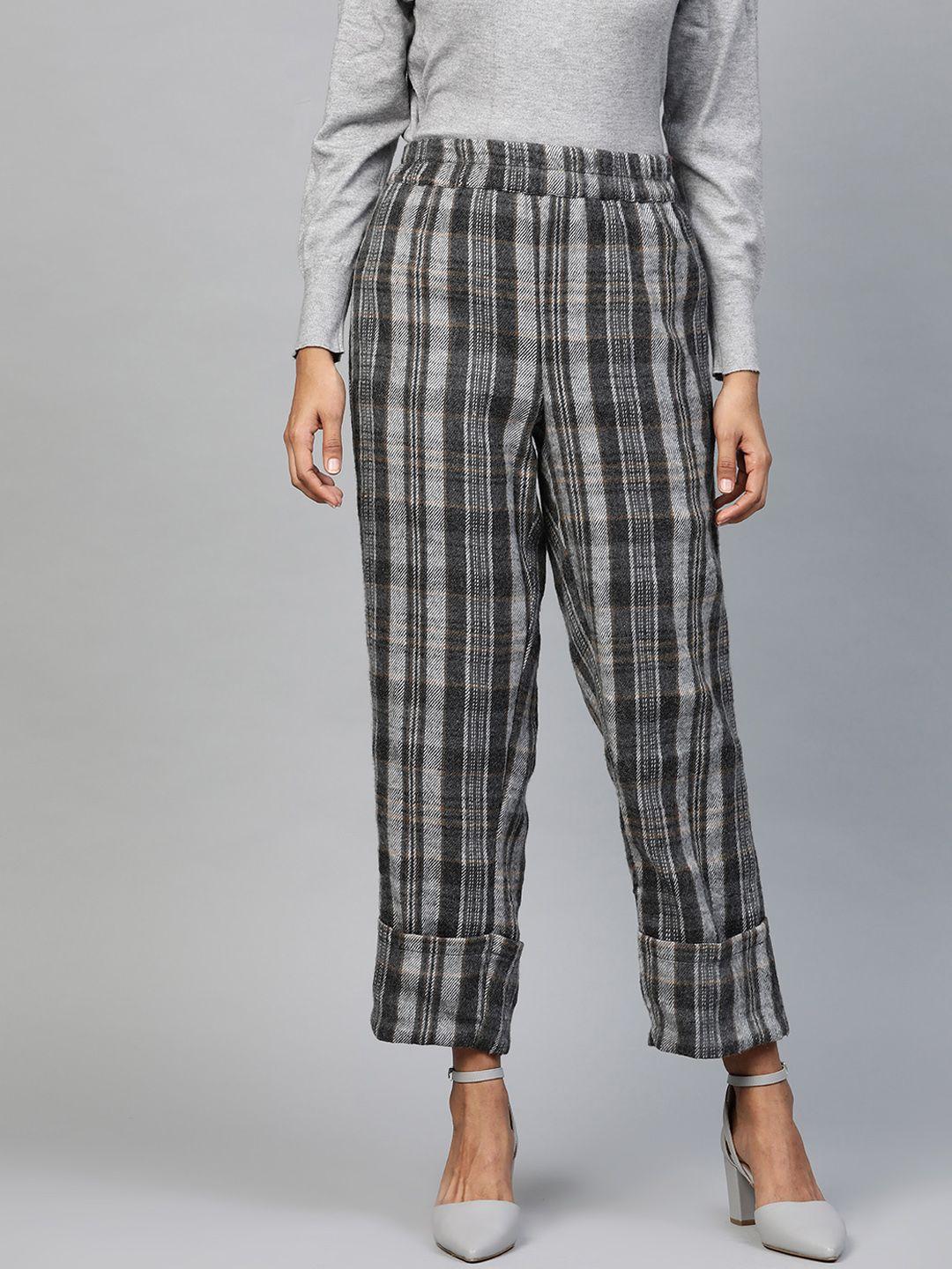 sassafras women charcoal grey & white regular fit checked cropped trousers