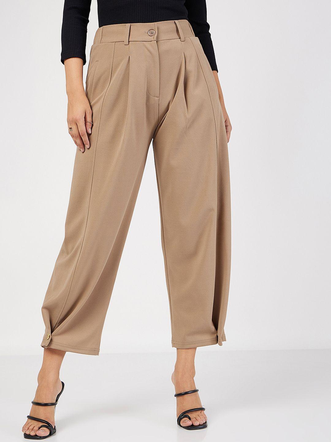 sassafras women beige mid-rise cropped pleated parallel trousers