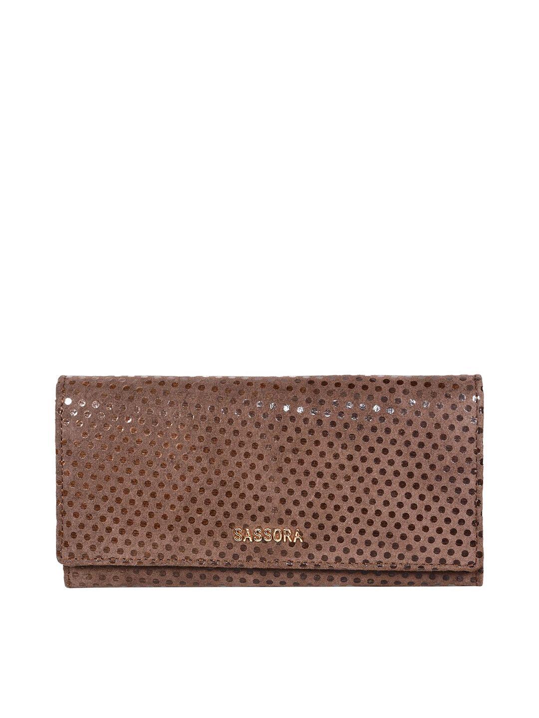 sassora women brown abstract textured leather envelope