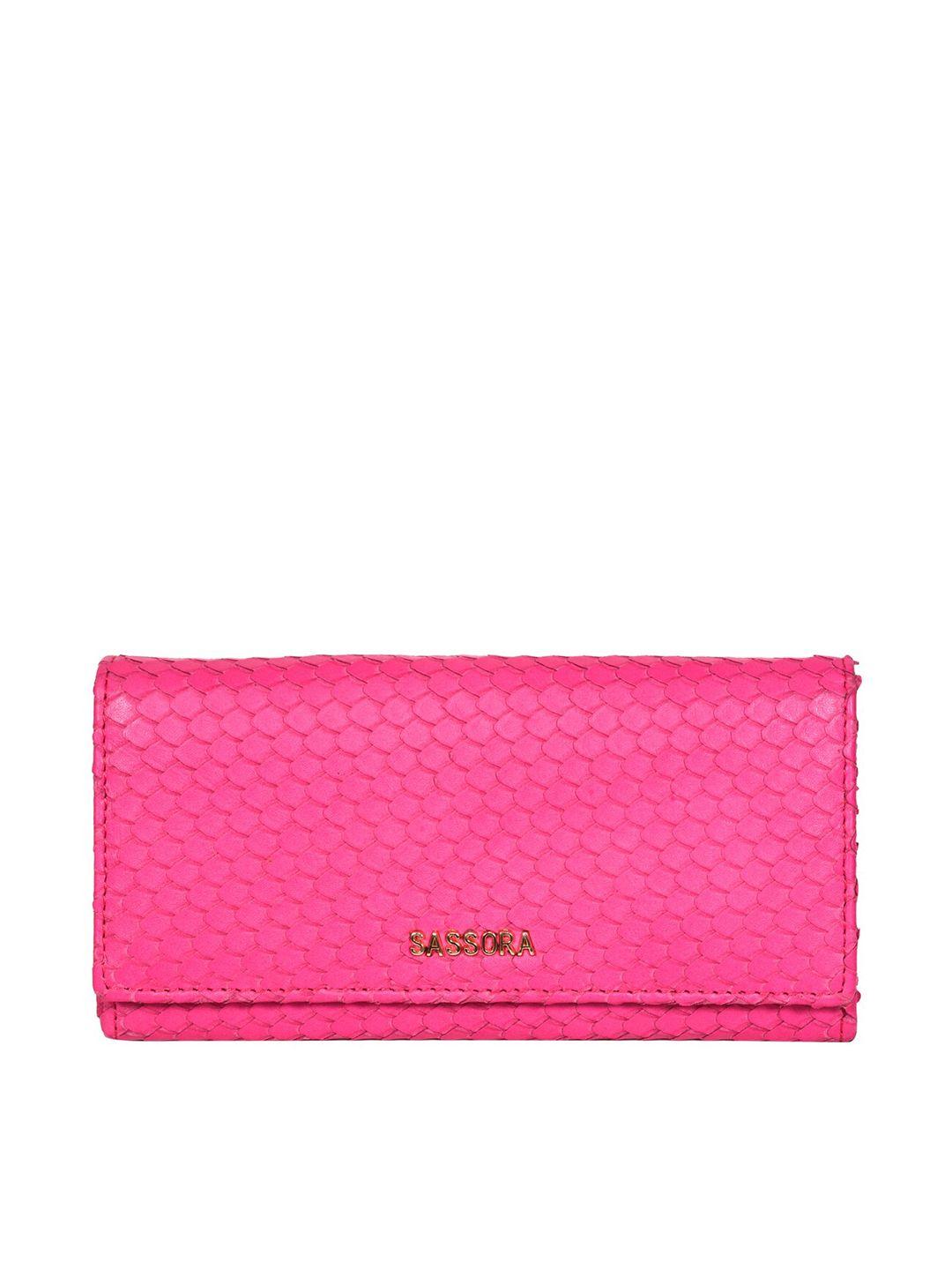 sassora women pink abstract textured leather envelope