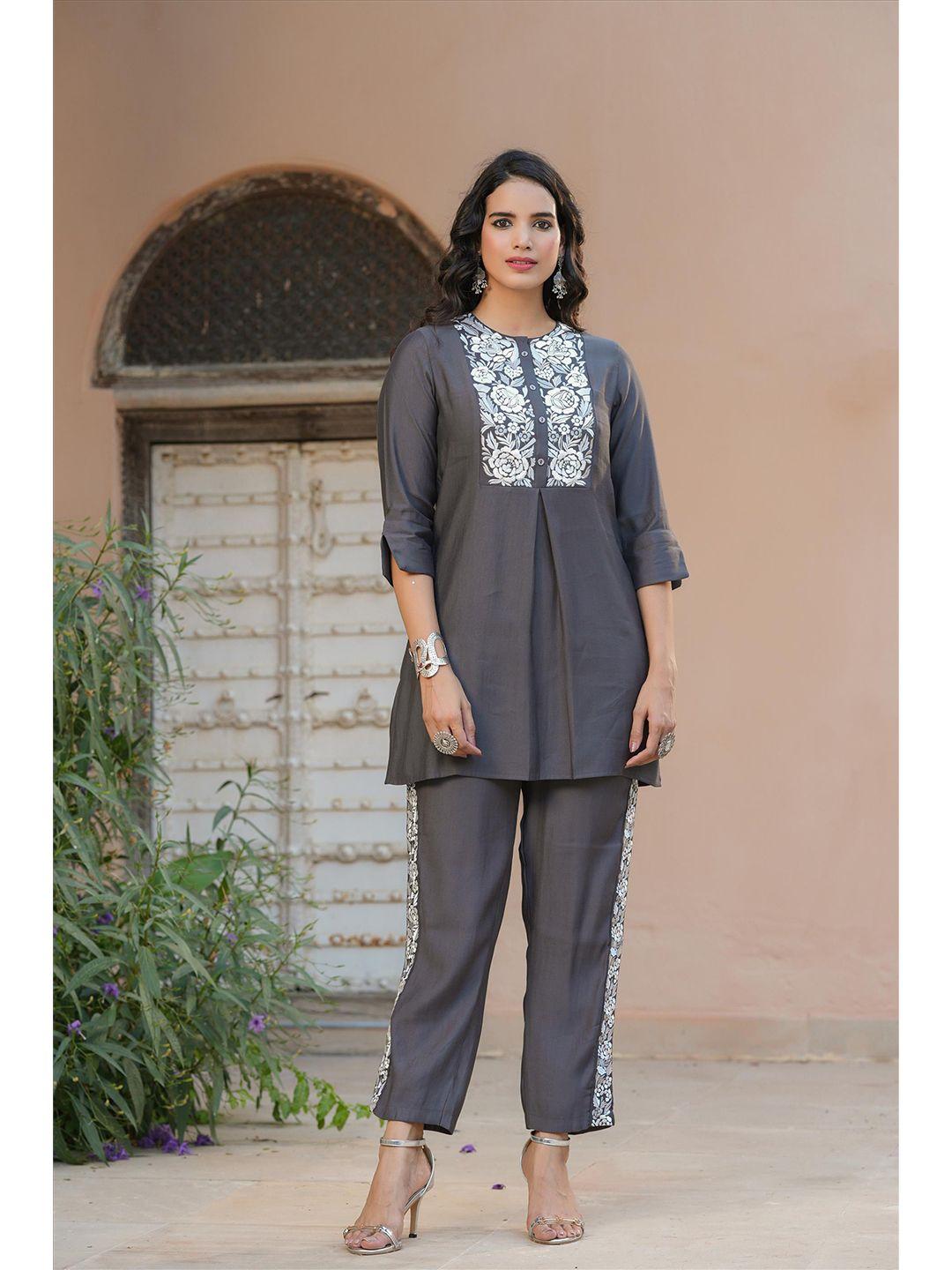 scakhi women grey floral printed kurta with trousers