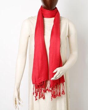 scarf with fringes