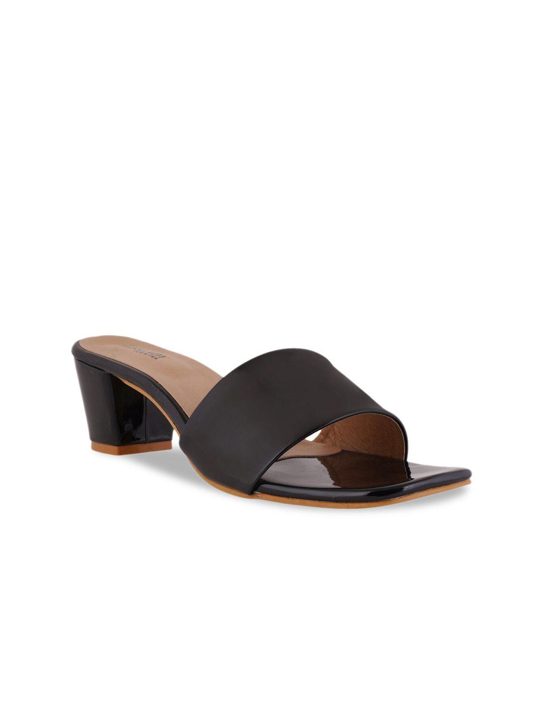 scentra women black solid sandals