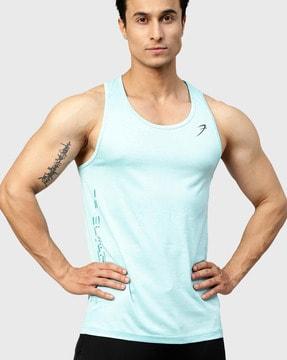 scoop-neck sleeveless vest