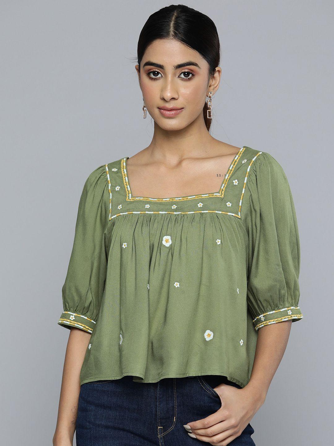 scoup floral embroidered top