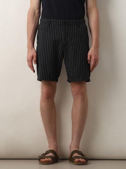 selected-homme-black-regular-fit-striped-shorts