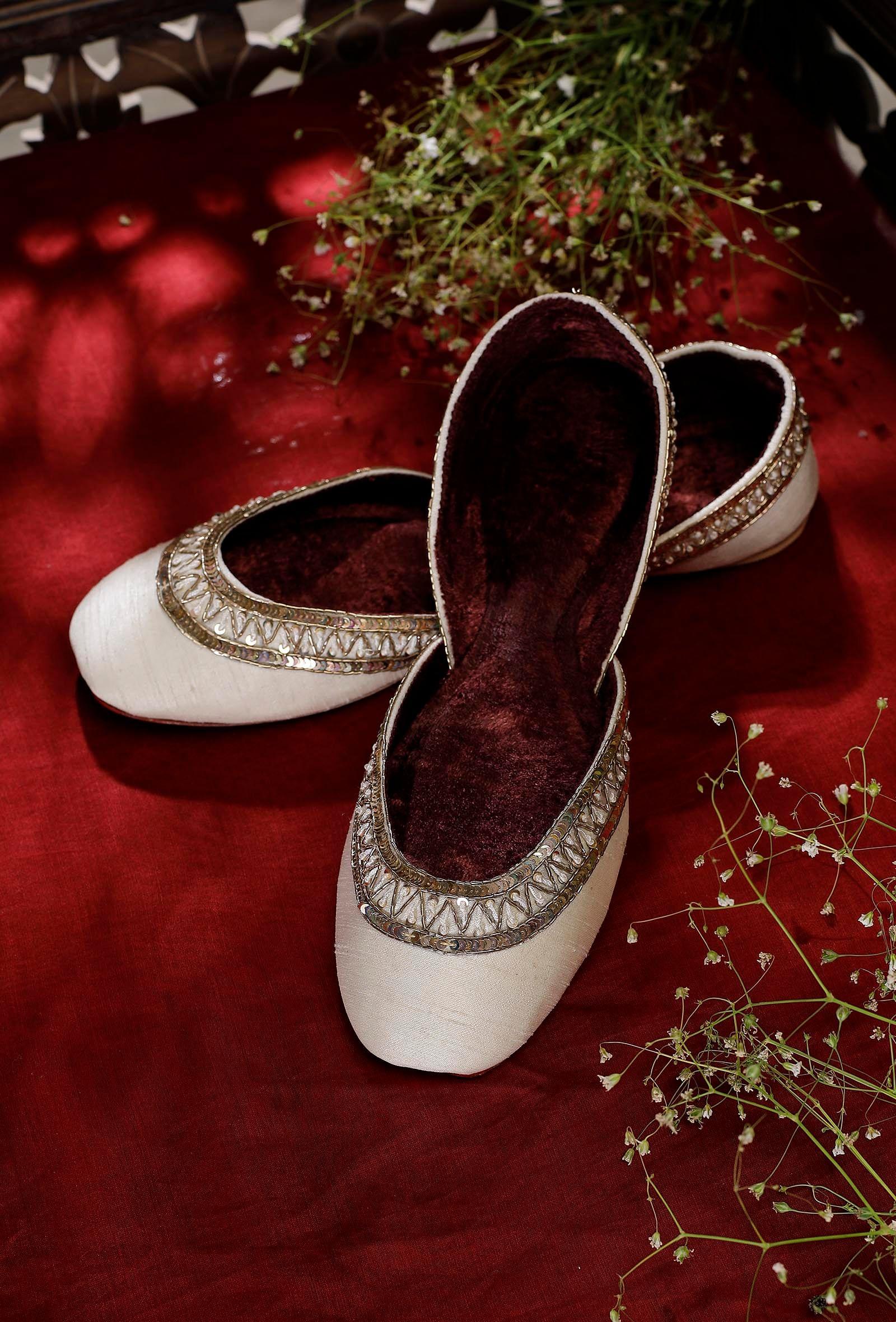 shagufta white silk embroidered velvet juttis