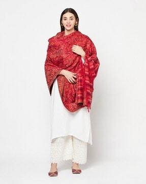 shawl with paisley woven motifs