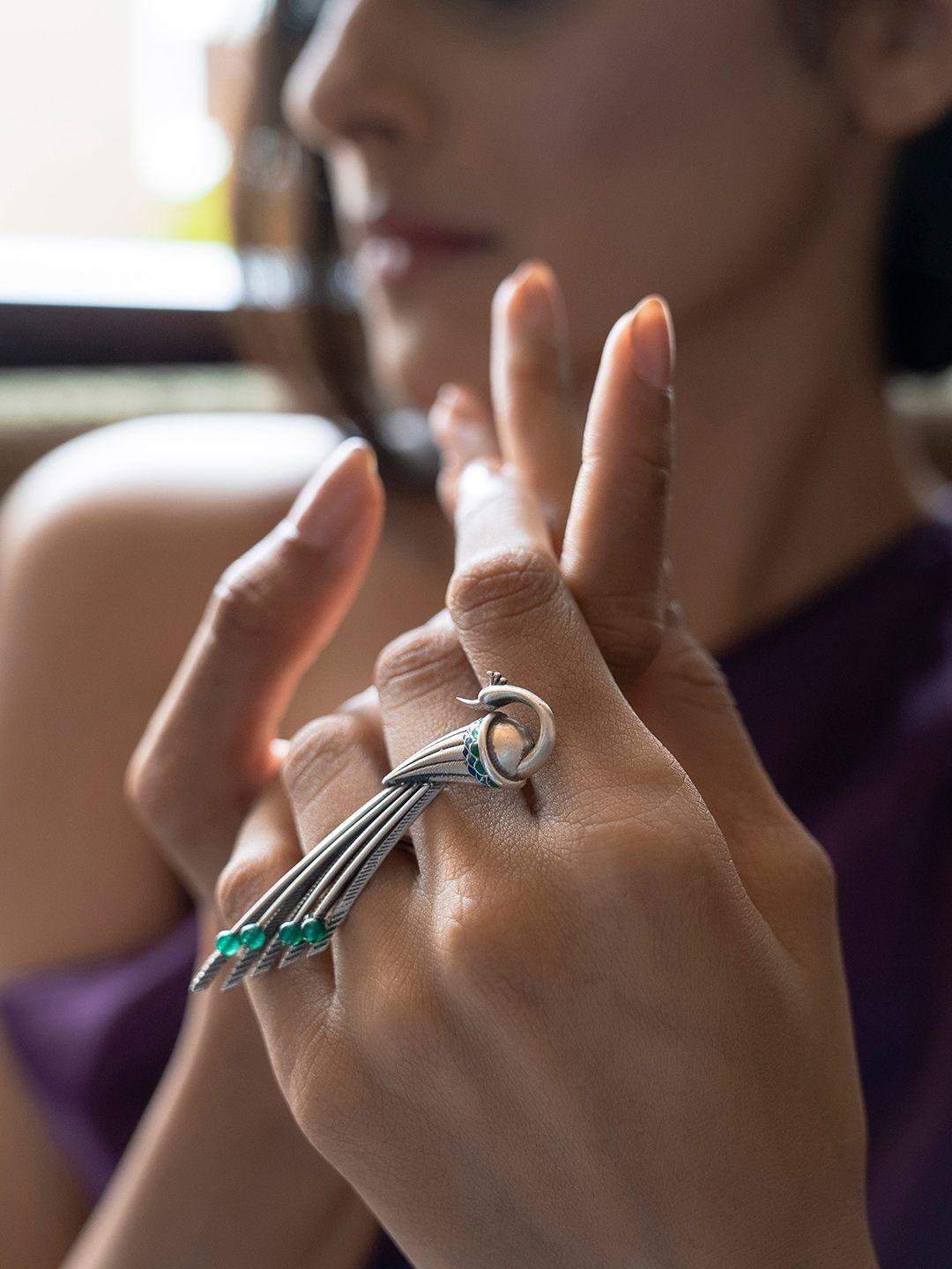 shaya women silver-toned & green quartz-studded owning my sassy spirit finger ring
