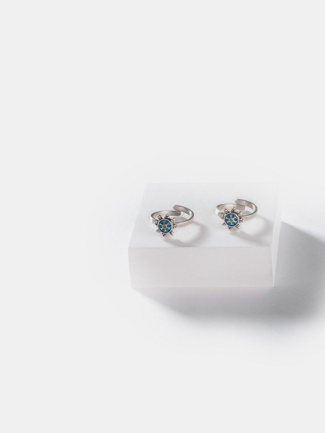 shaya set of 2 oxidised 925 silver-toned & blue stone-studded toe rings