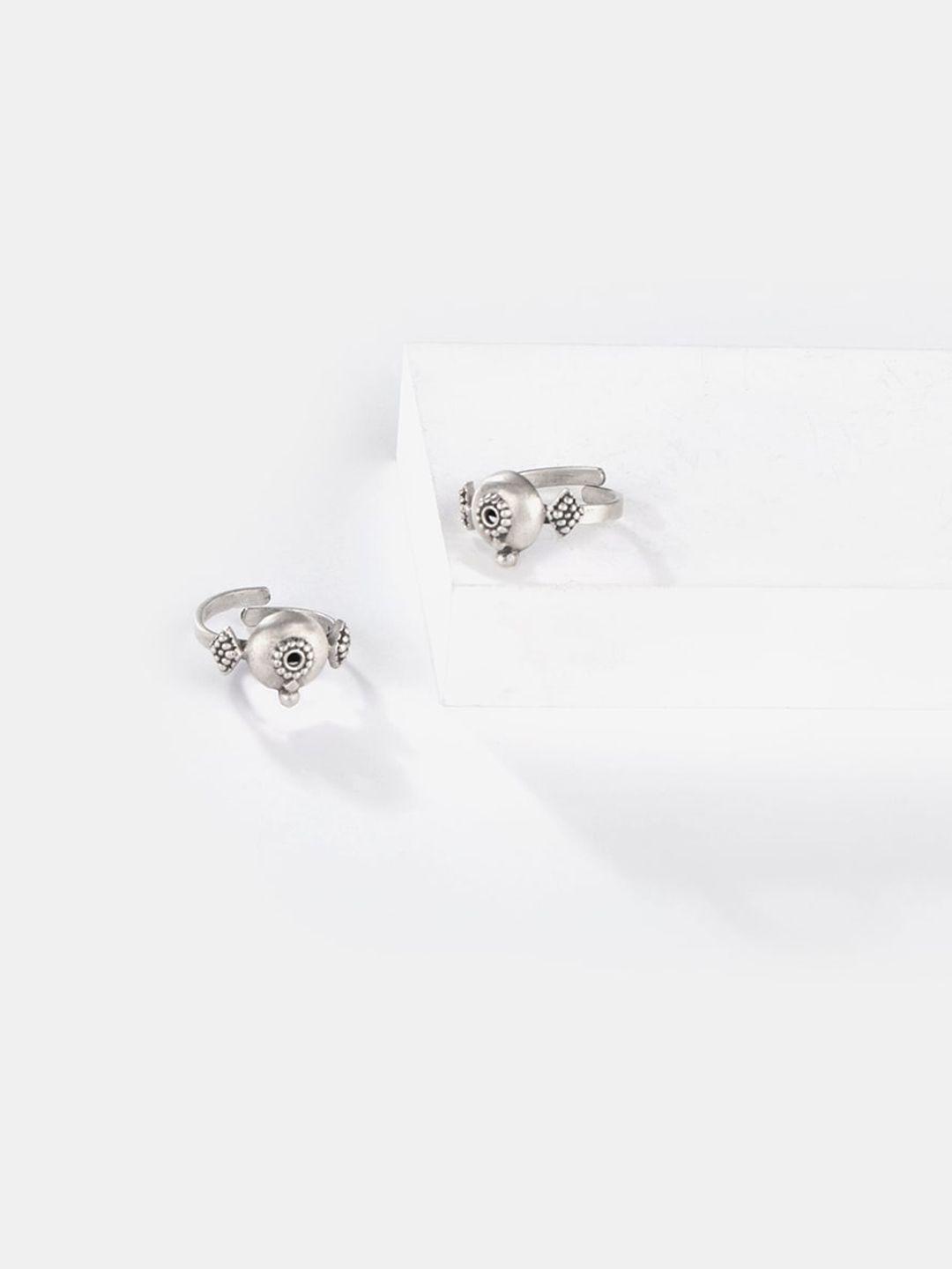 shaya set of 2 silver-toned 925 silver antique beejis committee meeting toe rings