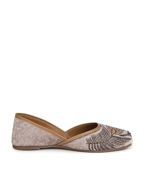 shezone women's grey ethnic juttis