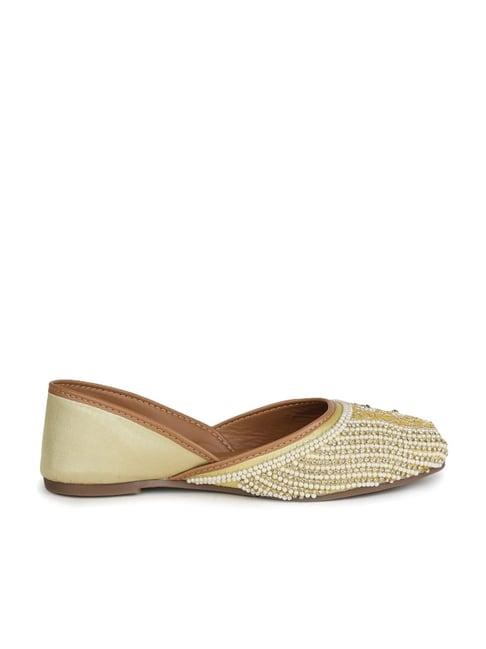 shezone women's yellow ethnic juttis