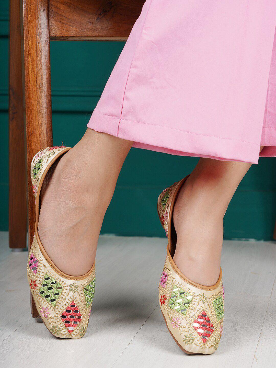shezone women gold-toned printed mojaris with embroidered flats