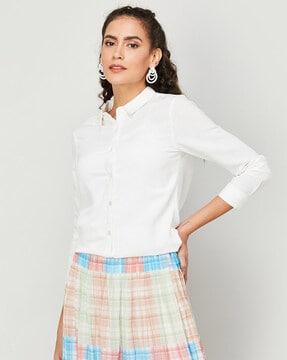 shirt-styled top with spread collar