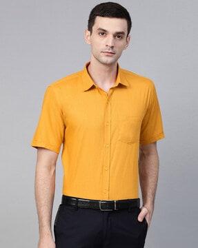 shirt with short sleeves